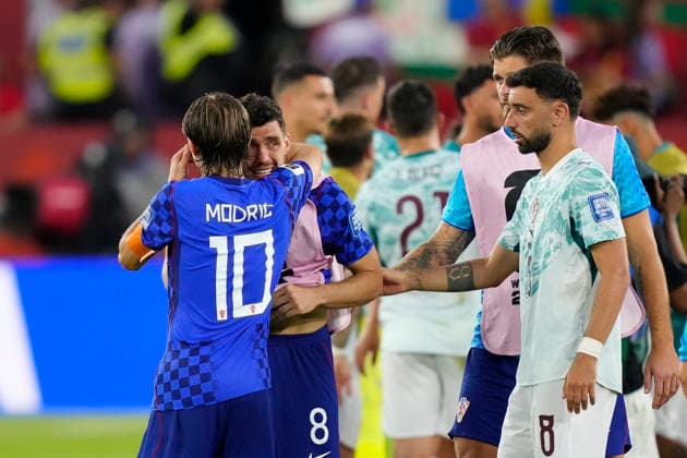 Portugal v Croatia: Round Of 32 - FIFA World Cup, WM, Weltmeisterschaft, Fussball 2026 Luka Modric of Croatia comforts Mateo Kovacic of Croatia during the FIFA World Cup 2026 Round Of 32 match between Portugal and Croatia at Toronto Stadium on July 02, 2026 in Toronto, Ontario. Toronto ON Canada  Copyright: xJosexBretonx originalFilename:bretonhernandez-portugal260702_npTxk.jpg