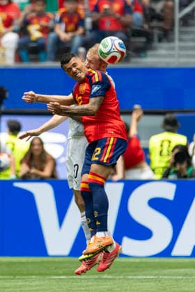 Spain Vs Austria in Los Angeles, USA - 02 Jul 2026 Spain’s Pedro Porro (12) and Austria s Konrad Laimer (20) seen in action during the FIFA World Cup, WM, Weltmeisterschaft, Fussball Round of 32 soccer match between Spain and Austria.in Inglewood. Final score; Spain 3:0 Austria Los Angeles United States Copyright: xRingoxChiux xSOPAxImagesx 20260702RC.FIFA038