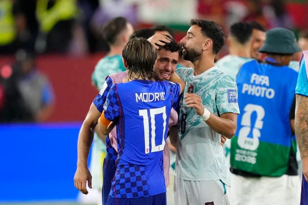 Portugal v Croatia: Round Of 32 - FIFA World Cup, WM, Weltmeisterschaft, Fussball 2026 Luka Modric of Croatia comforts Mateo Kovacic of Croatia during the FIFA World Cup 2026 Round Of 32 match between Portugal and Croatia at Toronto Stadium on July 02, 2026 in Toronto, Ontario. Toronto ON Canada  Copyright: xJosexBretonx originalFilename:bretonhernandez-portugal260702_npiRo.jpg