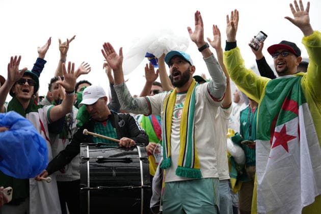 FIFA World Cup, WM, Weltmeisterschaft, Fussball 2026 - Round of 32 - Switzerland vs Algeria Supporters of Algeria cheer as they arrive for the FIFA World Cup 2026 Round of 32 match Switzerland against Algeria, in Vancouver, Canada, 03 July 2026. VANCOUVER Canada  Copyright: xBOBxFRIDx