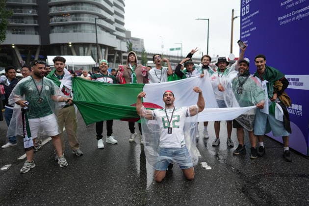 FIFA World Cup, WM, Weltmeisterschaft, Fussball 2026 - Round of 32 - Switzerland vs Algeria Supporters of Algeria cheer as they arrive for the FIFA World Cup 2026 Round of 32 match Switzerland against Algeria, in Vancouver, Canada, 03 July 2026. VANCOUVER Canada  Copyright: xBOBxFRIDx