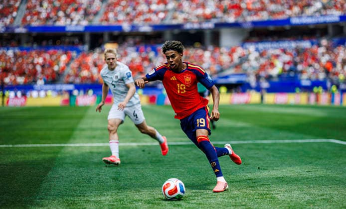 Spain vs Austria - FIFA World Cup, WM, Weltmeisterschaft, Fussball 2026 - 02 07 2026 Lamine Yamal of Spain controls the ball during the FIFA World Cup 2026 round of 32 match between Spain and Austria at Los Angeles Stadium on July 2, 2026 in Inglewood, California, Estados Unidos Inglewood Estados Unidos Copyright: xPGSxPhotoxAgencyx