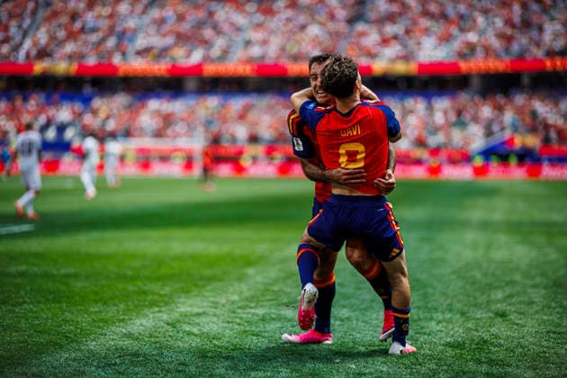 Spain vs Austria - FIFA World Cup, WM, Weltmeisterschaft, Fussball 2026 - 02 07 2026 Mikel Oyarzabal of Spain (L) celebrates his goal with Pablo Gavi of Spain (R) during the FIFA World Cup 2026 round of 32 match between Spain and Austria at Los Angeles Stadium on July 2, 2026 in Inglewood, California, Estados Unidos Inglewood Estados Unidos Copyright: xPGSxPhotoxAgencyx