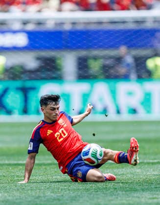 Spain vs Austria - FIFA World Cup, WM, Weltmeisterschaft, Fussball 2026 - 02 07 2026 Pedro Gonzalez Pedri of Spain controls the ball during the FIFA World Cup 2026 round of 32 match between Spain and Austria at Los Angeles Stadium on July 2, 2026 in Inglewood, California, Estados Unidos Inglewood Estados Unidos Copyright: xPGSxPhotoxAgencyx