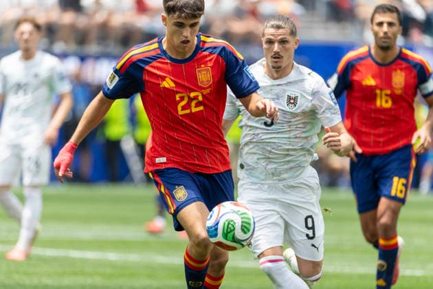 July 2, 2026, Los Angeles, United States: Spain™s Pau Cubarsi (22) and Austria s Marcel Sabitzer (9) seen in action during the FIFA World Cup, WM, Weltmeisterschaft, Fussball Round of 32 soccer match between Spain and Austria.in Inglewood. Final score; Spain 3:0 Austria Spain Vs Austria In Los Angeles, USA - 02 Jul 2026  - ZUMAs197 20260702_aaa_s197_283 Copyright: xRingoxChiux