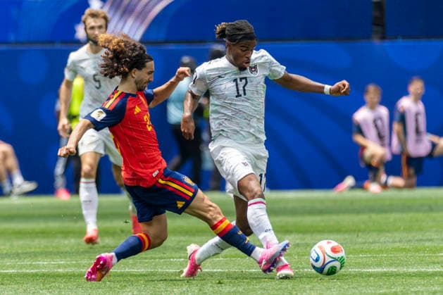 July 2, 2026, Los Angeles, United States: Austria s Carney Chukwuemeka (17) and Spain™s Marc Cucurella (24) seen in action during the FIFA World Cup, WM, Weltmeisterschaft, Fussball Round of 32 soccer match between Spain and Austria.in Inglewood. Final score; Spain 3:0 Austria Los Angeles United States - ZUMAs197 20260702_aaa_s197_295 Copyright: xRingoxChiux