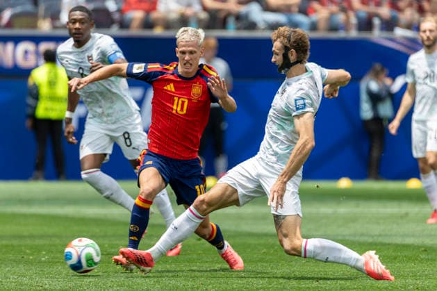 July 2, 2026, Los Angeles, United States: Spain™s Dani Olmo (10) and Austria s Stefan Posch (5) seen in action during the FIFA World Cup, WM, Weltmeisterschaft, Fussball Round of 32 soccer match between Spain and Austria.in Inglewood. Final score; Spain 3:0 Austria Los Angeles United States - ZUMAs197 20260702_aaa_s197_306 Copyright: xRingoxChiux