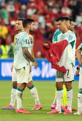 (260703) -- TORONTO, July 3, 2026 -- Cristiano Ronaldo (R) of Portugal puts on a jersey of the late Diogo Jota, who died last year, after the round of 32 match between Portugal and Croatia at the 2026 FIFA World Cup, WM, Weltmeisterschaft, Fussball at Toronto Stadium in Toronto, Canada, July 2, 2026. (Photo by Xinhua) (SP)CANADA-TORONTO-FOOTBALL-FIFA WORLD CUP-ROUND OF 32-POR VS CRO ZouxZheng 