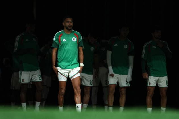 FIFA World Cup, WM, Weltmeisterschaft, Fussball 2026 - Round of 32 - Switzerland vs Algeria Riyad Mahrez of Algeria and teammates enter the pitch to warm up ahead of the FIFA World Cup 2026 Round of 32 match Switzerland against Algeria, in Vancouver, Canada, 03 July 2026. VANCOUVER Canada  Copyright: xBOBxFRIDx