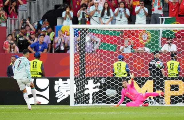 July 2, 2026, Toronto, On, CANADA: Portugal s Cristiano Ronaldo (7) scores on a penalty kick against Croatia goalkeeper Dominik Livakovic (1) during the second half of a World Cup round of 32 soccer match, in Toronto on Thursday, July 2, 2026. Canada News - July 2, 2026  - ZUMAc35_ 20260702_zaf_c35_177 Copyright: xNathanxDenettex
