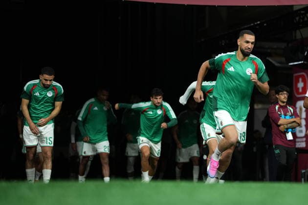 FIFA World Cup, WM, Weltmeisterschaft, Fussball 2026 - Round of 32 - Switzerland vs Algeria Nabil Bentaleb of Algeria (R) and his teammates enter the pitch to warm up ahead of the FIFA World Cup 2026 Round of 32 match Switzerland against Algeria, in Vancouver, Canada, 03 July 2026. VANCOUVER Canada  Copyright: xBOBxFRIDx