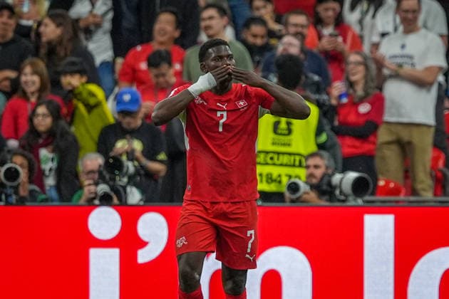 Kanada: Fußball FIFA World Cup, WM, Weltmeisterschaft, Fussball 2026 Sechzehntelfinale - Schweiz vs Algerien - BC Place Stadium Vancouver: Tor und Torjubel zum 1:0 durch Breel Embolo (Schweiz, 7) Freude, Emotionen, Jubel *** Canada Soccer 2026 FIFA World Cup Round of 32 Switzerland vs. Algeria BC Place Stadium, Vancouver Goal and celebration of the 1–0 score by Breel Embolo (Switzerland), 7 Joy, emotions, celebration Copyright: xJOERANxSTEINSIEKx
