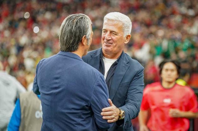 Kanada: Fußball FIFA World Cup, WM, Weltmeisterschaft, Fussball 2026 Sechzehntelfinale - Schweiz vs Algerien - BC Place Stadium Vancouver: Vladimir PetkoviÄ‡ Vladimir Petkovic (Trainer Algerien) und Murat Yakin (Trainer, Schweiz) *** Canada Soccer 2026 FIFA World Cup Round of 32 Switzerland vs. Algeria BC Place Stadium, Vancouver Vladimir PetkoviÄ‡, coach of Algeria, and Murat Yakin, coach of Switzerland Copyright: xJOERANxSTEINSIEKx