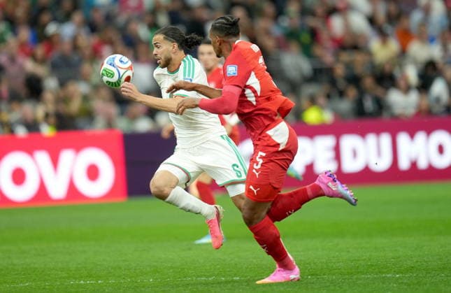 FIFA World Cup, WM, Weltmeisterschaft, Fussball 2026 - Round of 32 - Switzerland vs Algeria Manuel Akanji (R) of Switzerland and Ramiz Zerrouki of Algeria in action during the FIFA World Cup 2026 Round of 32 match Switzerland against Algeria, in Vancouver, Canada, 02 July 2026. VANCOUVER Canada  Copyright: xBOBxFRIDx