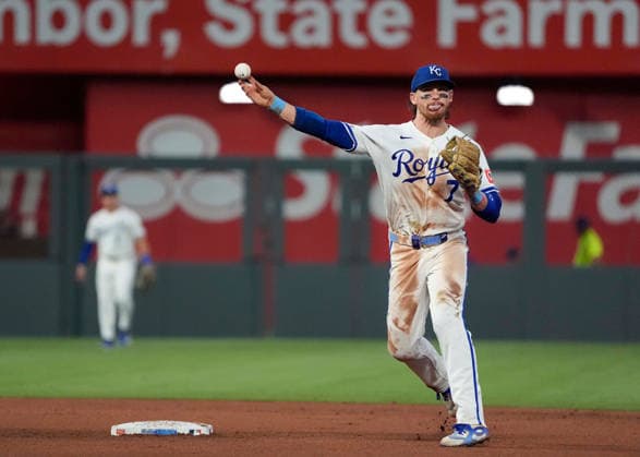 July 02, 2026: Kansas City Royals shortstop Bobby Witt Jr. (7) throws for a double play against the Rays at Kauffman Stadium Kansas City, Missouri. CSM. MLB, Baseball Herren, USA 2026; Rays Vs Royals July 2nd  - ZUMAc04_ 20260702_zma_c04_051 Copyright: xJonxRobichaudx
