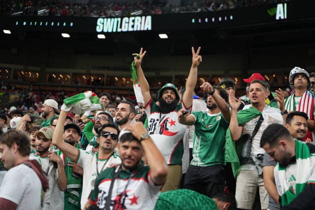 Switzerland v Algeria - FIFA World Cup, WM, Weltmeisterschaft, Fussball 2026 - Round of 32 VANCOUVER, CANADA - JULY 02: Fans cheer prior the 2026 FIFA World Cup Round of 32 match between Switzerland and Algeria at BC Place (Vancouver Stadium) in Vancouver, British Columbia, Canada on July 02, 2026. Ercin Erturk Anadolu British Columbia Canada. Editorial use only. Please get in touch for any other usage.  Copyright: x2026xAnadoluxErcinxErturkx