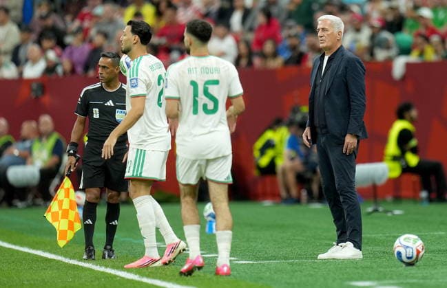 FIFA World Cup, WM, Weltmeisterschaft, Fussball 2026 - Round of 32 - Switzerland vs Algeria Algeria s head coach Vladimir Petkovic watches from the touchline the FIFA World Cup 2026 Round of 32 match Switzerland against Algeria, in Vancouver, Canada, 02 July 2026. VANCOUVER Canada  Copyright: xBOBxFRIDx