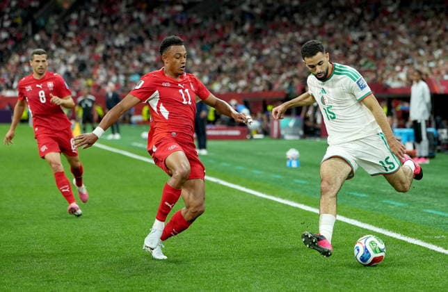 FIFA World Cup, WM, Weltmeisterschaft, Fussball 2026 - Round of 32 - Switzerland vs Algeria Rayan Ait-Nouri (R) of Algeria and Dan Ndoye of Switzerland in action during the FIFA World Cup 2026 Round of 32 match Switzerland against Algeria, in Vancouver, Canada, 02 July 2026. VANCOUVER Canada  Copyright: xBOBxFRIDx