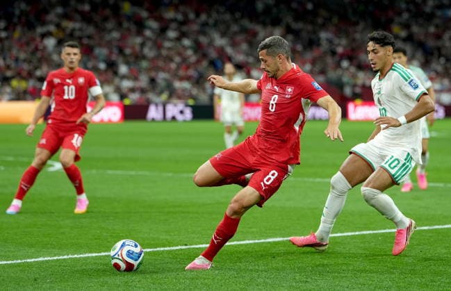 FIFA World Cup, WM, Weltmeisterschaft, Fussball 2026 - Round of 32 - Switzerland vs Algeria Remo Freuler (L) of Switzerland and Fares Chaibi of Algeria in action during the FIFA World Cup 2026 Round of 32 match Switzerland against Algeria, in Vancouver, Canada, 02 July 2026. VANCOUVER Canada  Copyright: xBOBxFRIDx