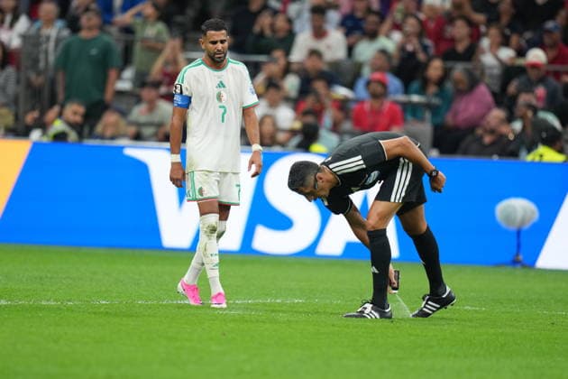 Switzerland v Algeria - FIFA World Cup, WM, Weltmeisterschaft, Fussball 2026 - Round of 32 VANCOUVER, CANADA - JULY 02: Riyad Mahrez (7) of Algeria looks on during the 2026 FIFA World Cup Round of 32 match between Switzerland and Algeria at BC Place (Vancouver Stadium) in Vancouver, British Columbia, Canada on July 02, 2026. Ercin Erturk Anadolu British Columbia Canada. Editorial use only. Please get in touch for any other usage.  Copyright: x2026xAnadoluxErcinxErturkx