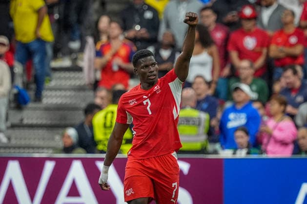Kanada: Fußball FIFA World Cup, WM, Weltmeisterschaft, Fussball 2026 Sechzehntelfinale - Schweiz vs Algerien - BC Place Stadium Vancouver: Tor und Torjubel zum 1:0 durch Breel Embolo (Schweiz, 7) Freude, Emotionen, Jubel *** Canada Soccer 2026 FIFA World Cup Round of 32 Switzerland vs. Algeria BC Place Stadium, Vancouver Goal and celebration of the 1–0 score by Breel Embolo (Switzerland), 7 Joy, emotions, celebration Copyright: xJOERANxSTEINSIEKx