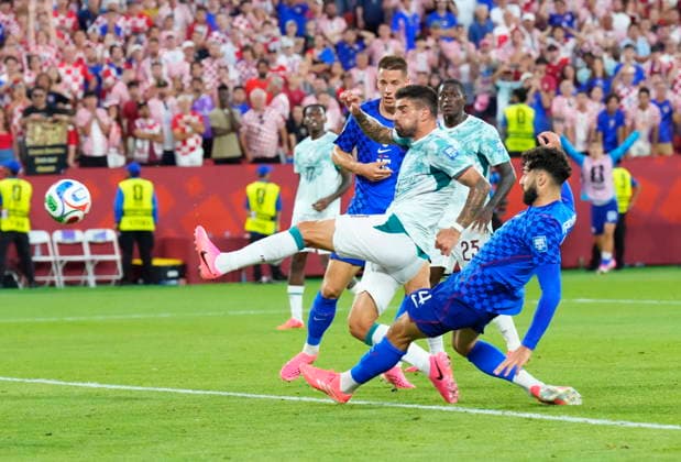 July 2, 2026, Toronto, On, CANADA: Croatia s Josko Gvardiol (4) scores a goal against Portugal that would be disallowed during the second half of a World Cup round of 32 soccer match, in Toronto on Thursday, July 2, 2026. Canada News - July 2, 2026  - ZUMAc35_ 20260702_zaf_c35_227 Copyright: xChrisxYoungx
