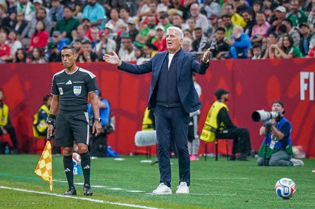 Kanada: Fußball FIFA World Cup, WM, Weltmeisterschaft, Fussball 2026 Sechzehntelfinale - Schweiz vs Algerien - BC Place Stadium Vancouver: Vladimir PetkoviÄ‡ Vladimir Petkovic (Trainer Algerien) *** Canada Soccer 2026 FIFA World Cup Round of 32 Switzerland vs. Algeria BC Place Stadium, Vancouver Vladimir PetkoviÄ‡ Vladimir Petkovic, Coach of Algeria Copyright: xJOERANxSTEINSIEKx