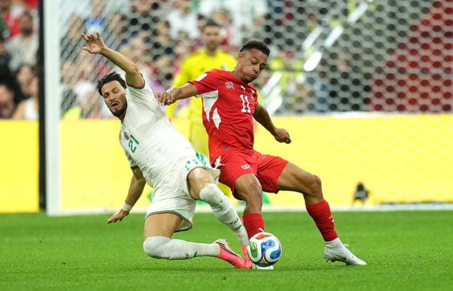 FIFA World Cup, WM, Weltmeisterschaft, Fussball 2026 - Round of 32 - Switzerland vs Algeria Dan Ndoye (R) of Switzerland and Ramy Bensebaini of Algeria in action during the FIFA World Cup 2026 Round of 32 match Switzerland against Algeria, in Vancouver, Canada, 02 July 2026. VANCOUVER Canada  Copyright: xBOBxFRIDx