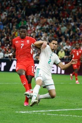 FIFA World Cup, WM, Weltmeisterschaft, Fussball 2026 - Round of 32 - Switzerland vs Algeria Switzerland s Breel Embolo (L) and Algeria s Aissa Mandi (R) in action during the 2026 FIFA World Cup round of 32 soccer match between Switzerland and Algeria at BC Place stadium in Vancouver, Canada, 02 July 2026. Vancouver Canada  Copyright: xPETERxKLAUNZERx