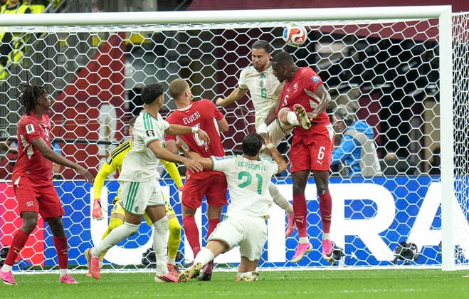 FIFA World Cup, WM, Weltmeisterschaft, Fussball 2026 - Round of 32 - Switzerland vs Algeria Denis Zakaria (R) of Switzerland and Ramiz Zerrouki of Algeria in action during the FIFA World Cup 2026 Round of 32 match Switzerland against Algeria, in Vancouver, Canada, 02 July 2026. VANCOUVER Canada  Copyright: xBOBxFRIDx