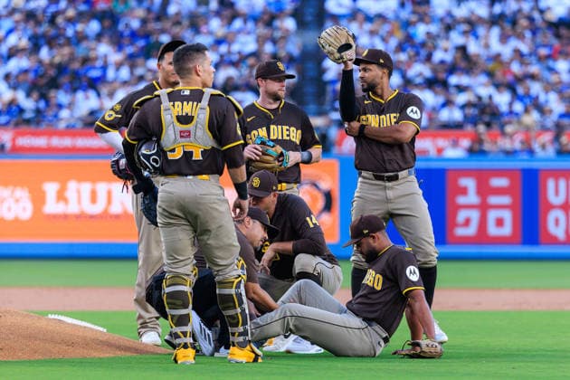 July 2, 2026, Los Angeles, California, USA: Starting pitcher, Randy VoÂ¡squez 98 of the San Diego Padres grabs his leg after a comebacker during a regular season MLB, Baseball Herren, USA National game against the Los Angeles Dodgers on Thursday July 2, 2026 at Dodger Stadium in Los Angeles, California. JAVIER ROJAS PI Los Angeles USA - ZUMAp124 20260702_zaa_p124_034 Copyright: xJavierxRojasx