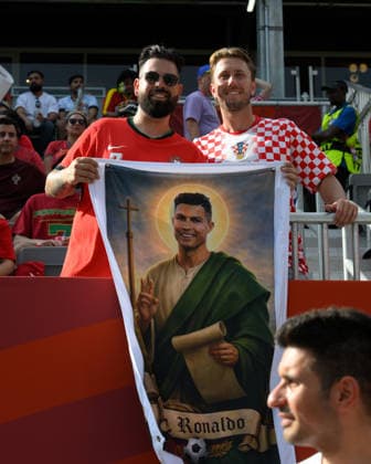 July 2, 2026, Toronto, Ontario, Canada: Fans hold a flag in tribute to Cristiano Ronaldo ( 7) of Portugal during the 2026 FIFA World Cup, WM, Weltmeisterschaft, Fussball Round of 32 match between Portugal and Croatia at Toronto Stadium. Toronto Canada - ZUMAv136 20260702_zsp_v136_007 Copyright: xJeffxVoganx