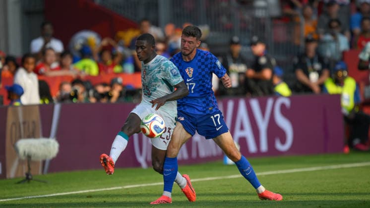 July 2, 2026, Toronto, Ontario, Canada: Petar SuÄiÄ‡ ( 17) of Croatia tackles Vitinha ( 23) of Portugal during the 2026 FIFA World Cup, WM, Weltmeisterschaft, Fussball Round of 32 match between Portugal and Croatia at Toronto Stadium. Sports News - July 2, 2026  - ZUMAv136 20260702_zsp_v136_015 Copyright: xJeffxVoganx