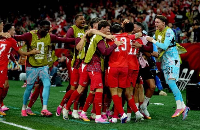 FIFA World Cup, WM, Weltmeisterschaft, Fussball 2026 - Round of 32 - Switzerland vs Algeria Players of Switzerland celebrate after scoring the team s second goal during the FIFA World Cup 2026 Round of 32 match Switzerland against Algeria, in Vancouver, Canada, 02 July 2026. VANCOUVER Canada  Copyright: xBOBxFRIDx