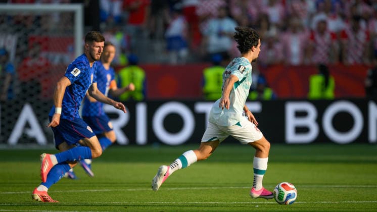 July 2, 2026, Toronto, Ontario, Canada: Vitinha ( 23) of Portugal advances the attack as he is pursued by Petar SuÄiÄ‡ ( 17) of Croatia during the 2026 FIFA World Cup, WM, Weltmeisterschaft, Fussball Round of 32 match between Portugal and Croatia at Toronto Stadium. Sports News - July 2, 2026  - ZUMAv136 20260702_zsp_v136_018 Copyright: xJeffxVoganx