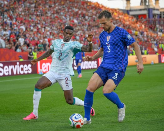 July 2, 2026, Toronto, Ontario, Canada: Marin PongraÄiÄ‡ ( 3) of Croatia protects the ball while pursued by NÃ lson Semedo ( 2) of Portugal during the 2026 FIFA World Cup, WM, Weltmeisterschaft, Fussball Round of 32 match between Portugal and Croatia at Toronto Stadium. Toronto Canada - ZUMAv136 20260702_zsp_v136_022 Copyright: xJeffxVoganx