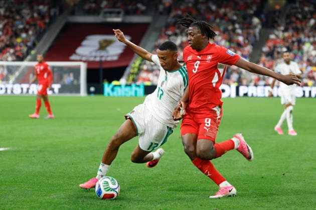 FIFA World Cup, WM, Weltmeisterschaft, Fussball 2026 - Round of 32 - Switzerland vs Algeria Algeria s Rafik Belghali (L) and Switzerland s Johan Manzambi in action during the 2026 FIFA World Cup round of 32 soccer match between Switzerland and Algeria at BC Place stadium in Vancouver, Canada, 02 July 2026. Vancouver Canada  Copyright: xPETERxKLAUNZERx