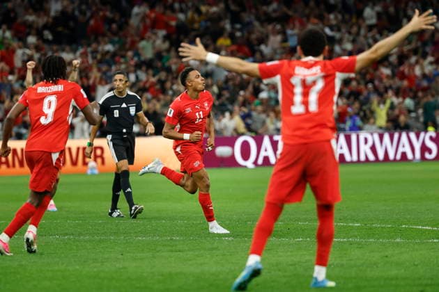 FIFA World Cup, WM, Weltmeisterschaft, Fussball 2026 - Round of 32 - Switzerland vs Algeria Switzerland s Dan Ndoye (C) celebrates with teammates Johan Manzambi (L) and Ruben Vargas (R) after scoring his team s second goal during the 2026 FIFA World Cup round of 32 soccer match between Switzerland and Algeria at BC Place stadium in Vancouver, Canada, 02 July 2026. Vancouver Canada  Copyright: xPETERxKLAUNZERx