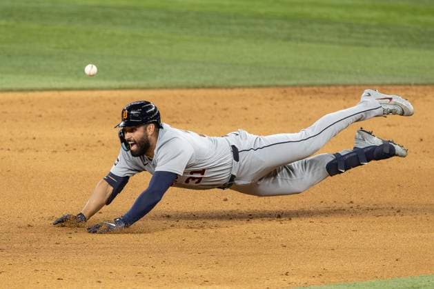 July 2, 2026, Arlington, Texas, USA: Detroit Tigers left fielder RILEY GREENE (31) slides safely into second base after hitting a double during a MLB, Baseball Herren, USA game between the Detroit Tigers and Texas Rangers at Globe Life Field. Rangers win 10-4. Arlington USA - ZUMAf180 20260702_zsp_f180_003 Copyright: xMarkxFannx