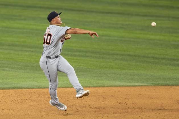 July 2, 2026, Arlington, Texas, USA: Detroit Tigers second baseman HAO-YU LEE (50) throws the runner out at first base during a MLB, Baseball Herren, USA game between the Detroit Tigers and Texas Rangers at Globe Life Field. Rangers win 10-4. MLB 2026: Rangers 10:4 Tigers  - ZUMAf180 20260702_zsp_f180_006 Copyright: xMarkxFannx