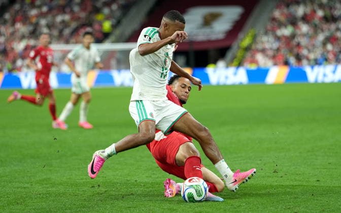 FIFA World Cup, WM, Weltmeisterschaft, Fussball 2026 - Round of 32 - Switzerland vs Algeria Noah Okafor (bottom) of Switzerland and Rafik Belghali of Algeria in action during the FIFA World Cup 2026 Round of 32 match Switzerland against Algeria, in Vancouver, Canada, 02 July 2026. VANCOUVER Canada  Copyright: xBOBxFRIDx