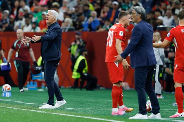 FIFA World Cup, WM, Weltmeisterschaft, Fussball 2026 - Round of 32 - Switzerland vs Algeria Algeria s head coach Vladimir Petkovic (L) and Switzerland s head coach Murat Yakin (R) give instructions from the sideline during the 2026 FIFA World Cup round of 32 soccer match between Switzerland and Algeria at BC Place stadium in Vancouver, Canada, 02 July 2026. Vancouver Canada  Copyright: xPETERxKLAUNZERx