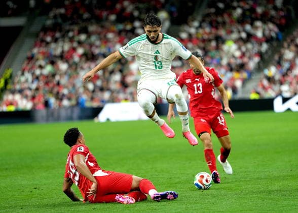 FIFA World Cup, WM, Weltmeisterschaft, Fussball 2026 - Round of 32 - Switzerland vs Algeria Jaouen Hadjam (top) of Algeria and Noah Okafor of Switzerland in action during the FIFA World Cup 2026 Round of 32 match Switzerland against Algeria, in Vancouver, Canada, 02 July 2026. VANCOUVER Canada  Copyright: xBOBxFRIDx