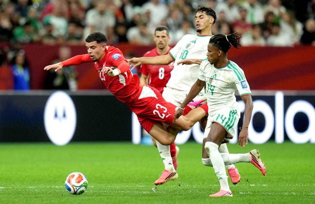 FIFA World Cup, WM, Weltmeisterschaft, Fussball 2026 - Round of 32 - Switzerland vs Algeria Zeki Amdouni (L) of Switzerland and Hicham Boudaoui of Algeria in action during the FIFA World Cup 2026 Round of 32 match Switzerland against Algeria, in Vancouver, Canada, 02 July 2026. VANCOUVER Canada  Copyright: xBOBxFRIDx