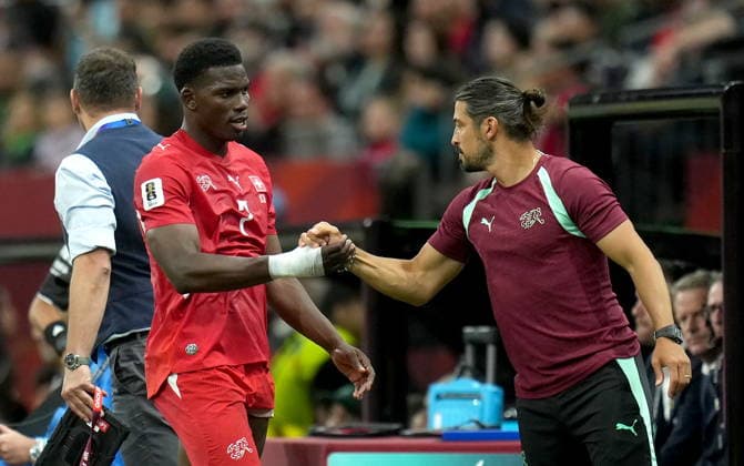 FIFA World Cup, WM, Weltmeisterschaft, Fussball 2026 - Round of 32 - Switzerland vs Algeria Breel Embolo (L) of Switzerland is greeted by a member of staff as he comes off the pitch in the second half during the FIFA World Cup 2026 Round of 32 match Switzerland against Algeria, in Vancouver, Canada, 02 July 2026. VANCOUVER Canada  Copyright: xBOBxFRIDx