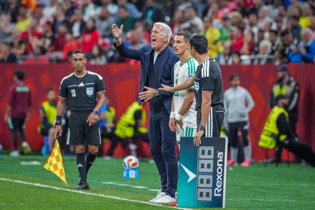 Kanada: Fußball FIFA World Cup, WM, Weltmeisterschaft, Fussball 2026 Sechzehntelfinale - Schweiz vs Algerien - BC Place Stadium Vancouver: Vladimir PetkoviÄ‡ Vladimir Petkovic (Trainer Algerien) *** Canada Soccer 2026 FIFA World Cup Round of 32 Switzerland vs. Algeria BC Place Stadium, Vancouver Vladimir PetkoviÄ‡ Vladimir Petkovic, Algeria s head coach Copyright: xJOERANxSTEINSIEKx