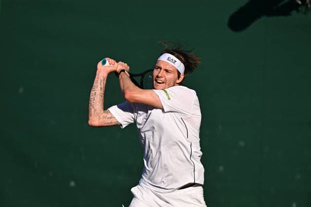 2026 Wimbledon - Alexander Bublik Alexander Bublik (KAZ) during his second round match at the 2025 Wimbledon Tennis Championships at the AELTC in London, UK on July 2, 2026. Photo by Corinne Dubreuil ABACAPRESS.COM London  Copyright: xDubreuilxCorinne ABACAx