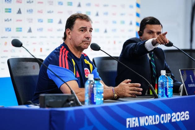(260703) -- KANSAS CITY, July 3, 2026 -- Nestor Lorenzo (L), head coach of Colombia, attends a press conference, PK, Pressekonferenz ahead of the round of 32 match between Colombia and Ghana at the FIFA World Cup, WM, Weltmeisterschaft, Fussball 2026 in Kansas City, the United States, July 2, 2026. ) (SP)U.S.-KANSAS CITY-FOOTBALL-FIFA WORLD CUP-PRESS CONFERENCE-COLOMBIA JiaxHaocheng 