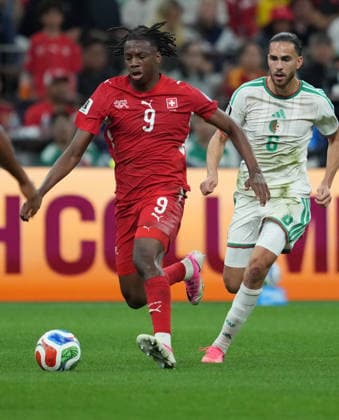 (260703) -- VANCOUVER, July 3, 2026 -- Johan Manzambi (L) of Switzerland breaks through during the round of 32 match between Switzerland and Algeria at the 2026 FIFA World Cup, WM, Weltmeisterschaft, Fussball at BC Place Vancouver in Vancouver, Canada, July 2, 2026. ) (SP)CANADA-VANCOUVER-FOOTBALL-FIFA WORLD CUP-ROUND OF 32-SUI VS ALG MengxYongmin 