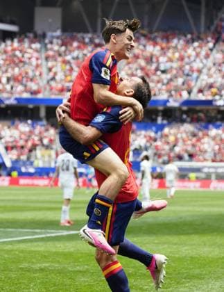 Football: 2026 World Cup Spain s Mikel Oyarzabal (R) hugs Gavi after scoring the team s third goal in the second half of a World Cup round of 32 football match against Austria at Los Angeles Stadium in Inglewood, California, on July 2, 2026.  A14AA0005621308P